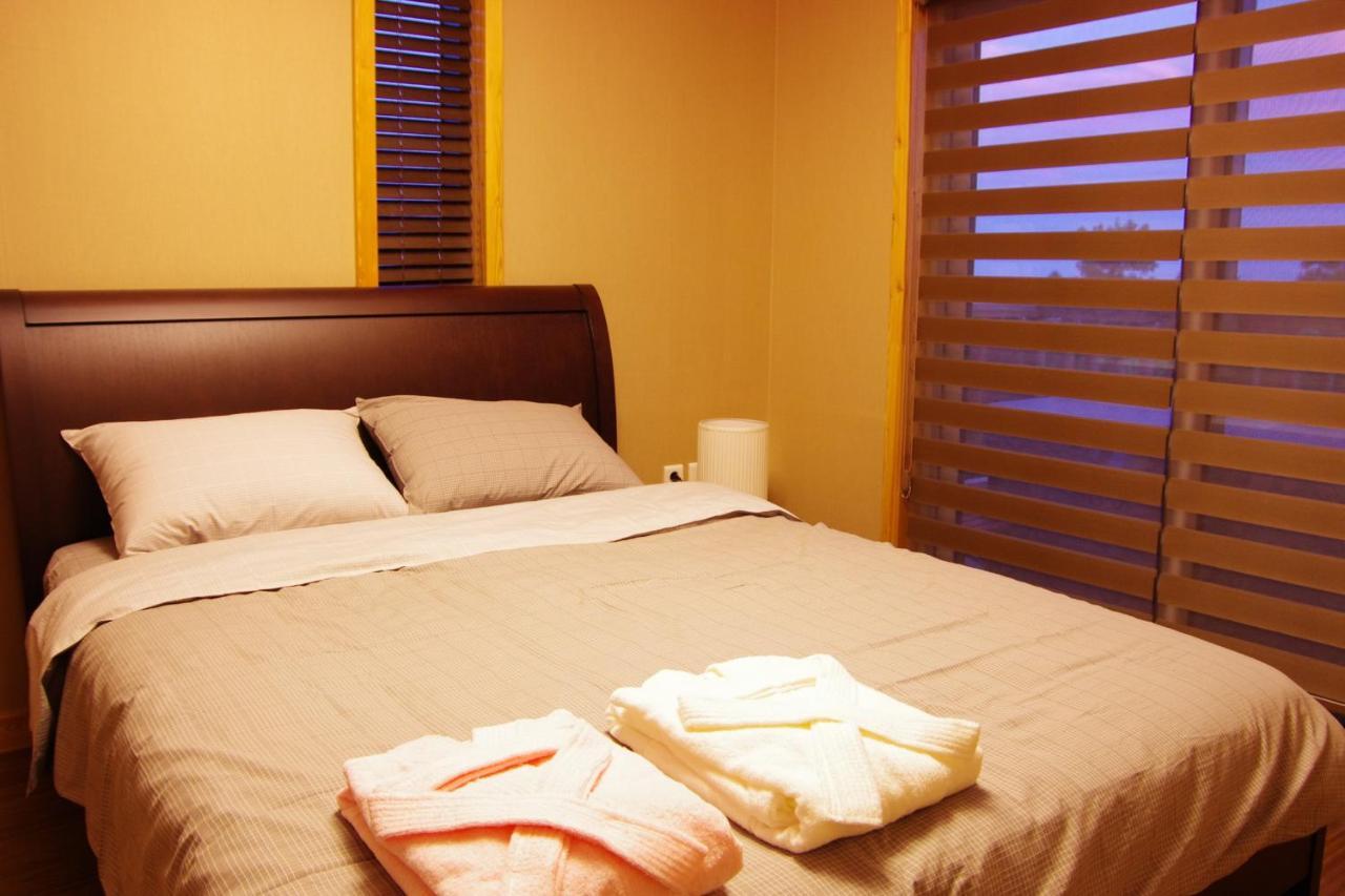 Jeju Eco Suites Seogwipo Quarto foto
